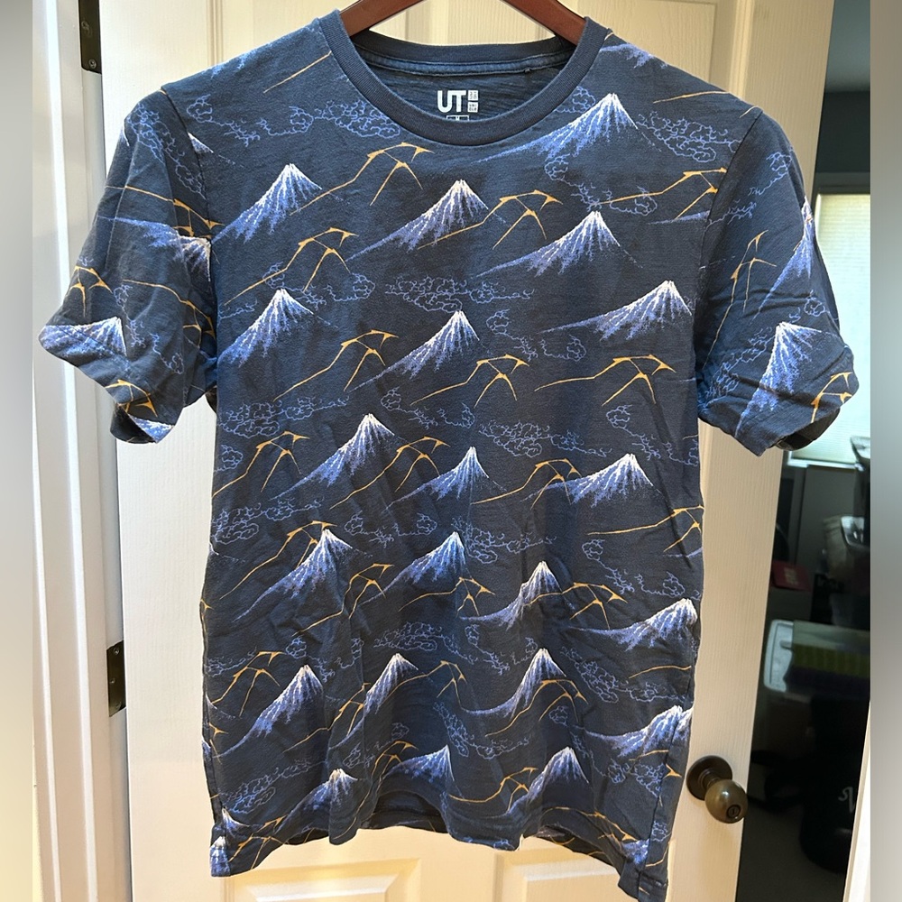 Uniqlo Hokusai Blue - Mt. Fuji double sided t-shirt